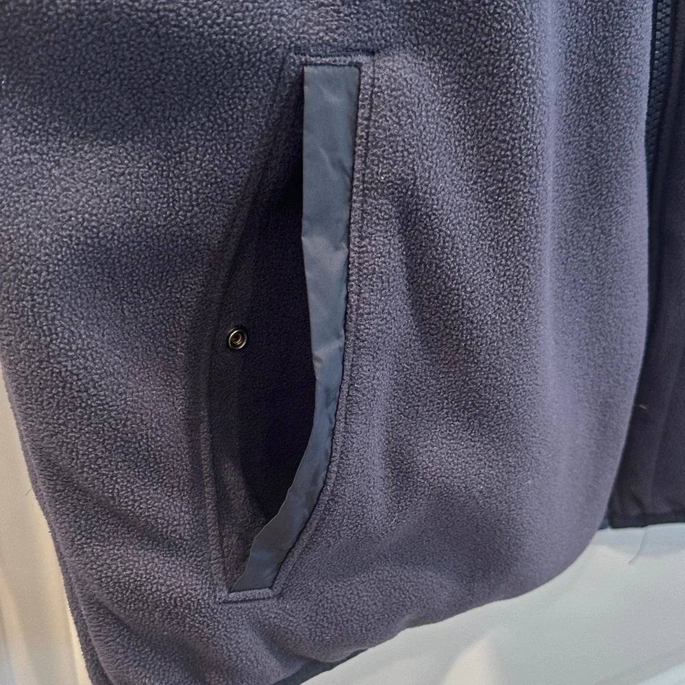 Under Armour Men's Dark Blue Quilted & fleece reversible Notre Dame vest - Picture 6 of 7